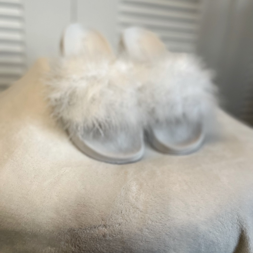 NWOT INC Faux Marabou Slippers